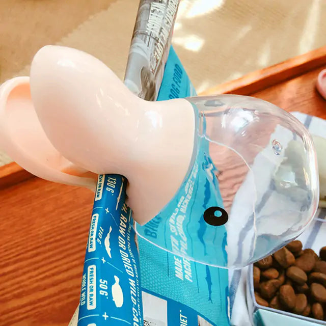 All-in-One Pet Food Scoop & Bag Clip - Mess-Free Mealtime Solution for Cats & Dogs